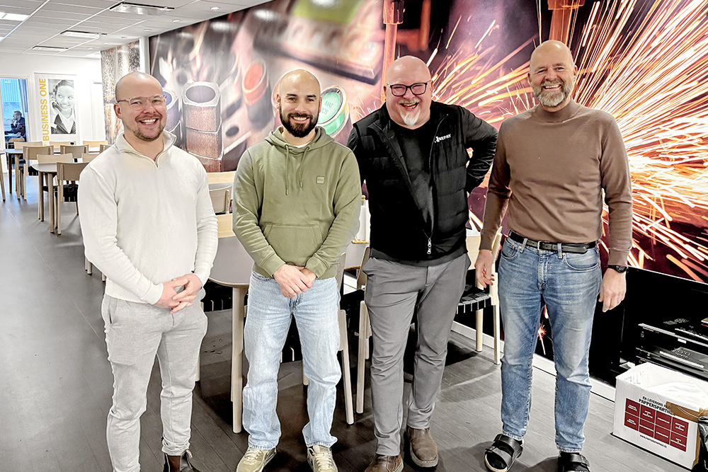 Repay skär åt hårdsatsande Hakfelt